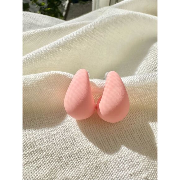 Light pink mod style teardrop earrings - Picture 1 of 2
